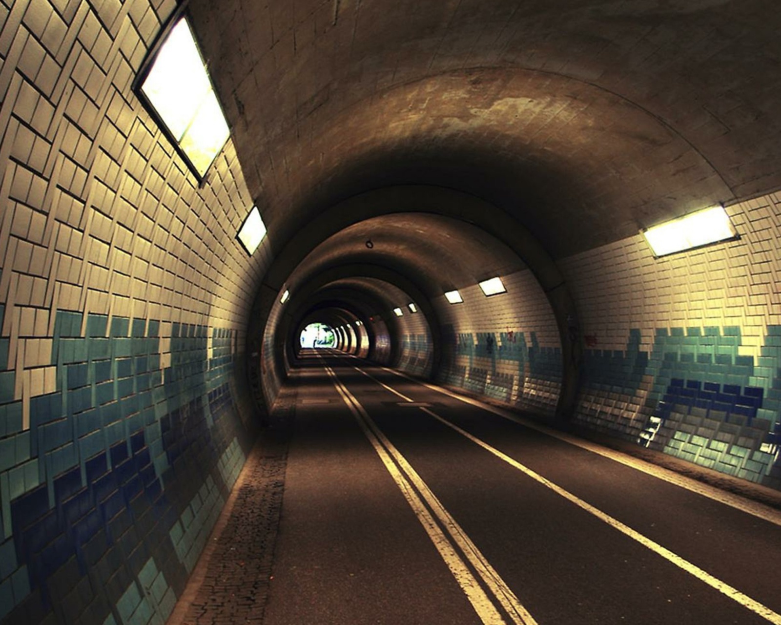 Das Tunnel Wallpaper 1600x1280