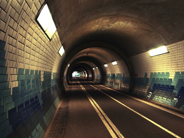 Tunnel wallpaper 640x480