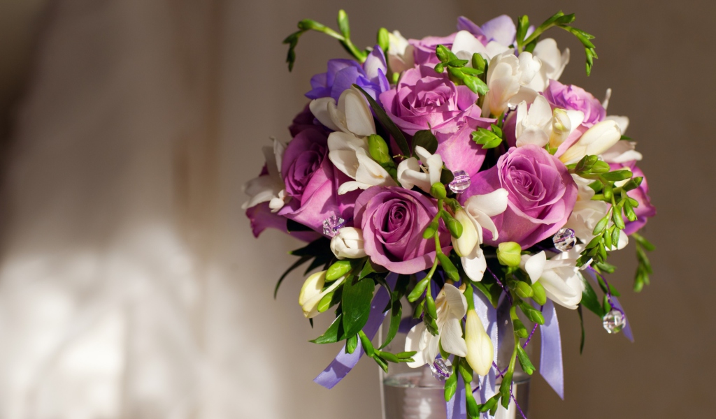 Bouquet In Vase wallpaper 1024x600