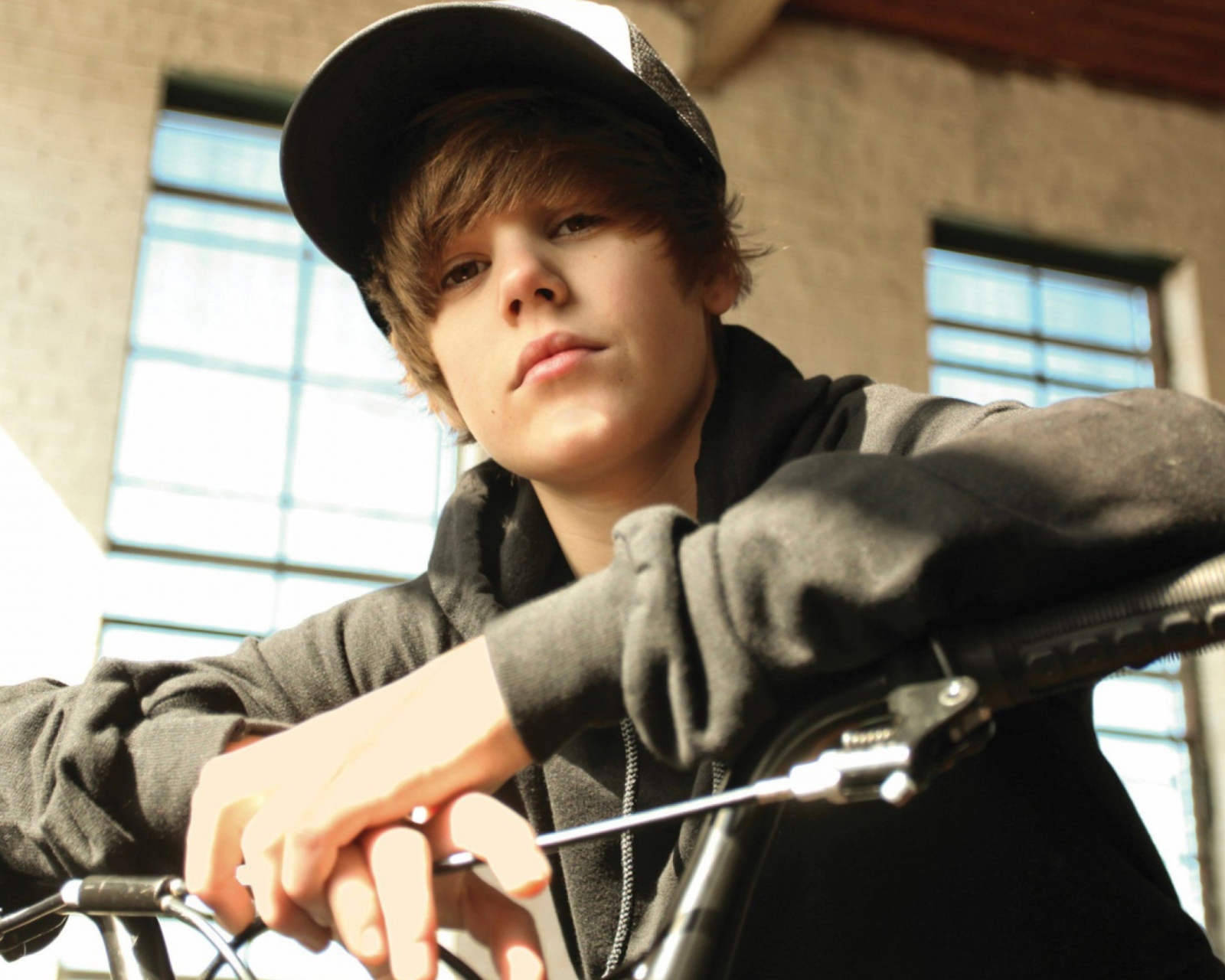 Justin Bieber screenshot #1 1600x1280