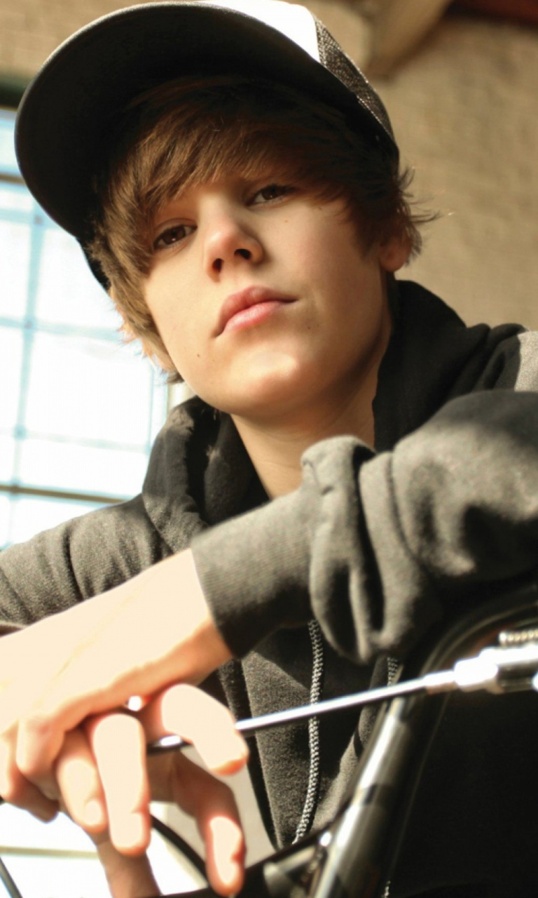 Обои Justin Bieber 768x1280