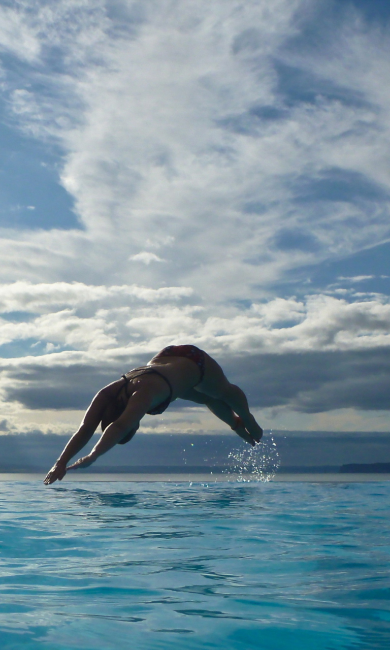 Swimmer wallpaper 768x1280