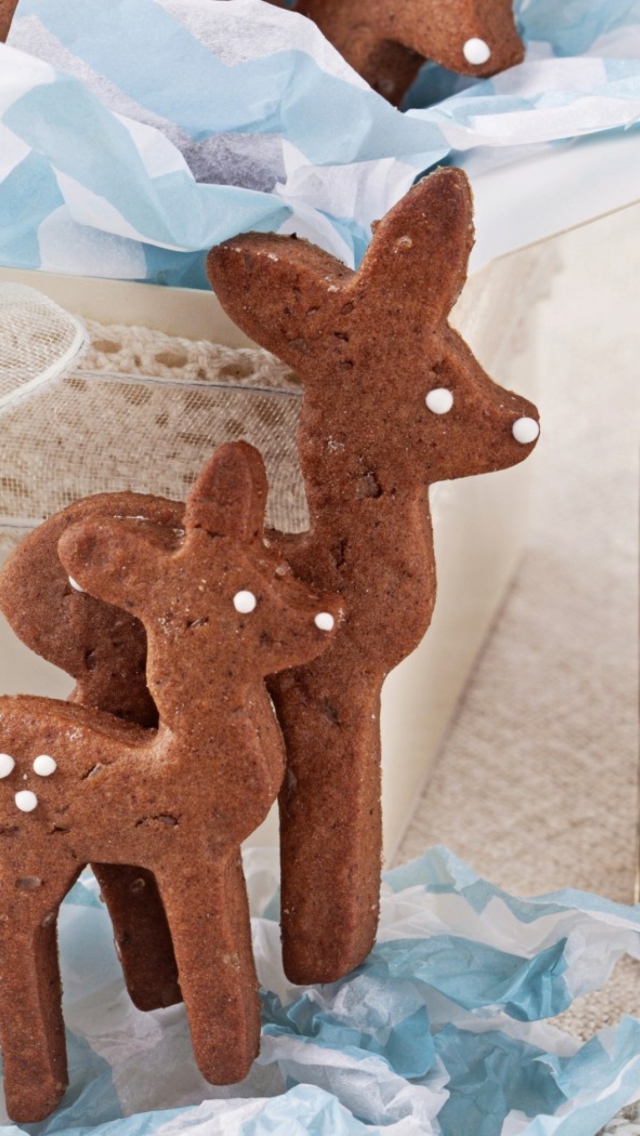 Обои Christmas Deer Cookies 640x1136