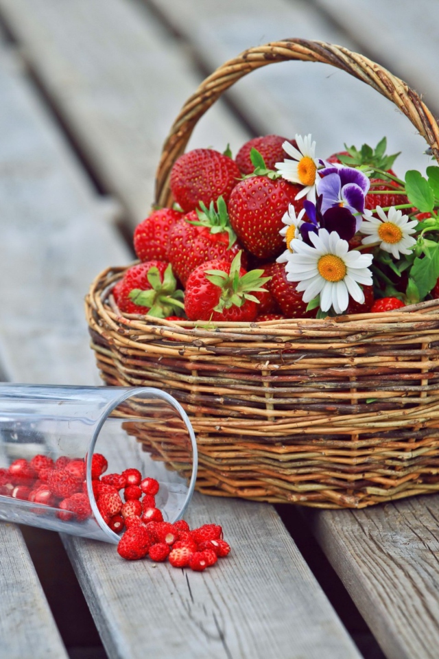 Fondo de pantalla Strawberry Basket 640x960