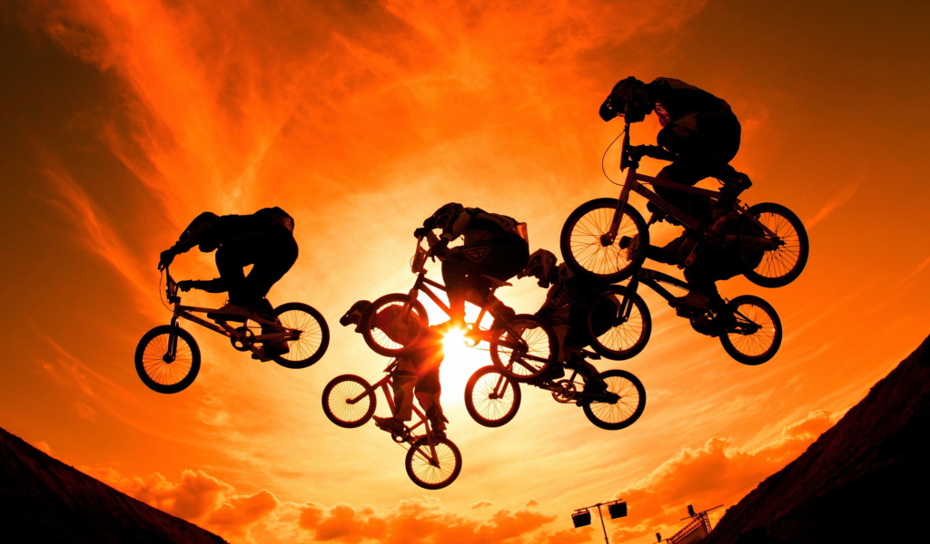 Bikers In The Sun wallpaper 1024x600