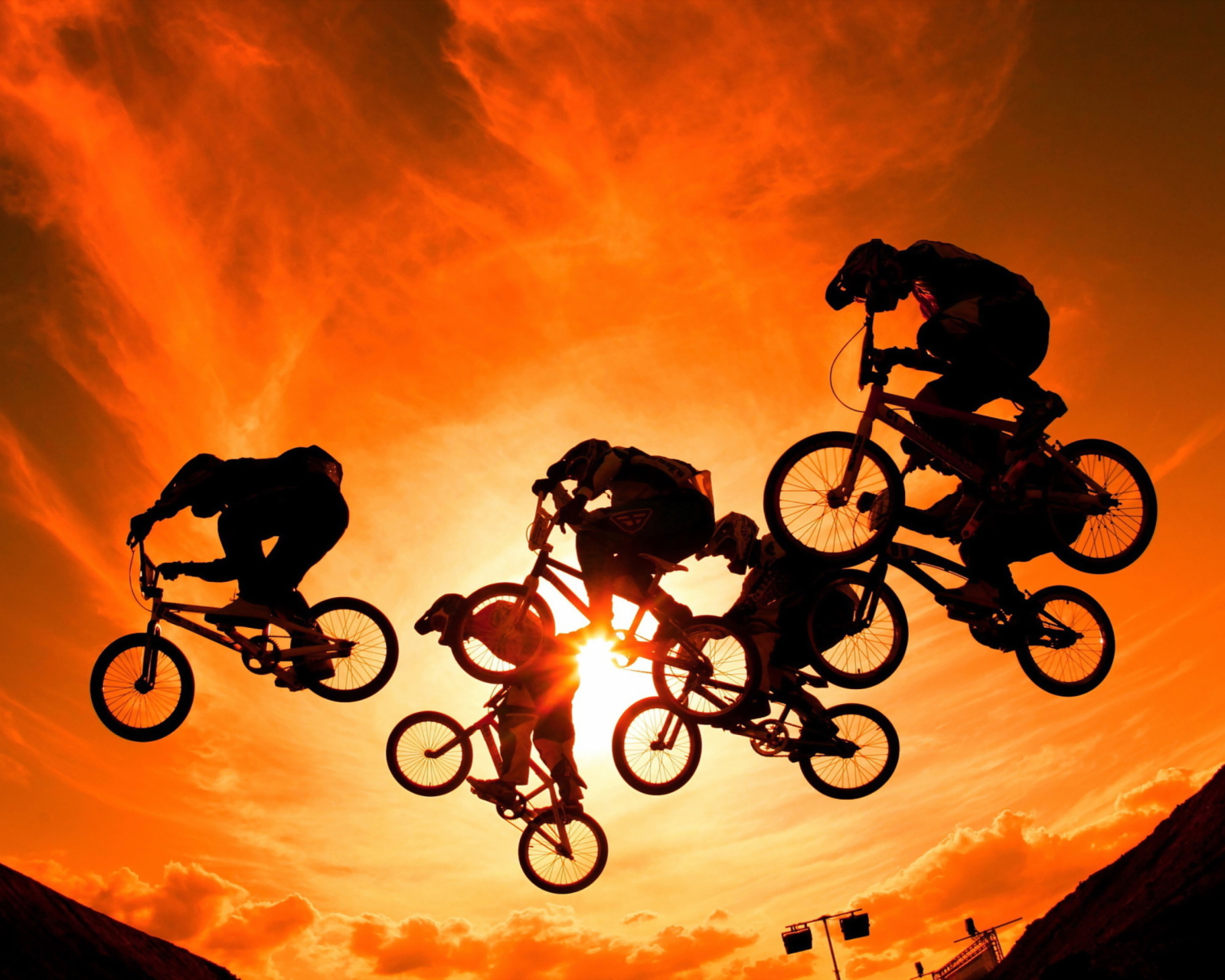 Fondo de pantalla Bikers In The Sun 1600x1280