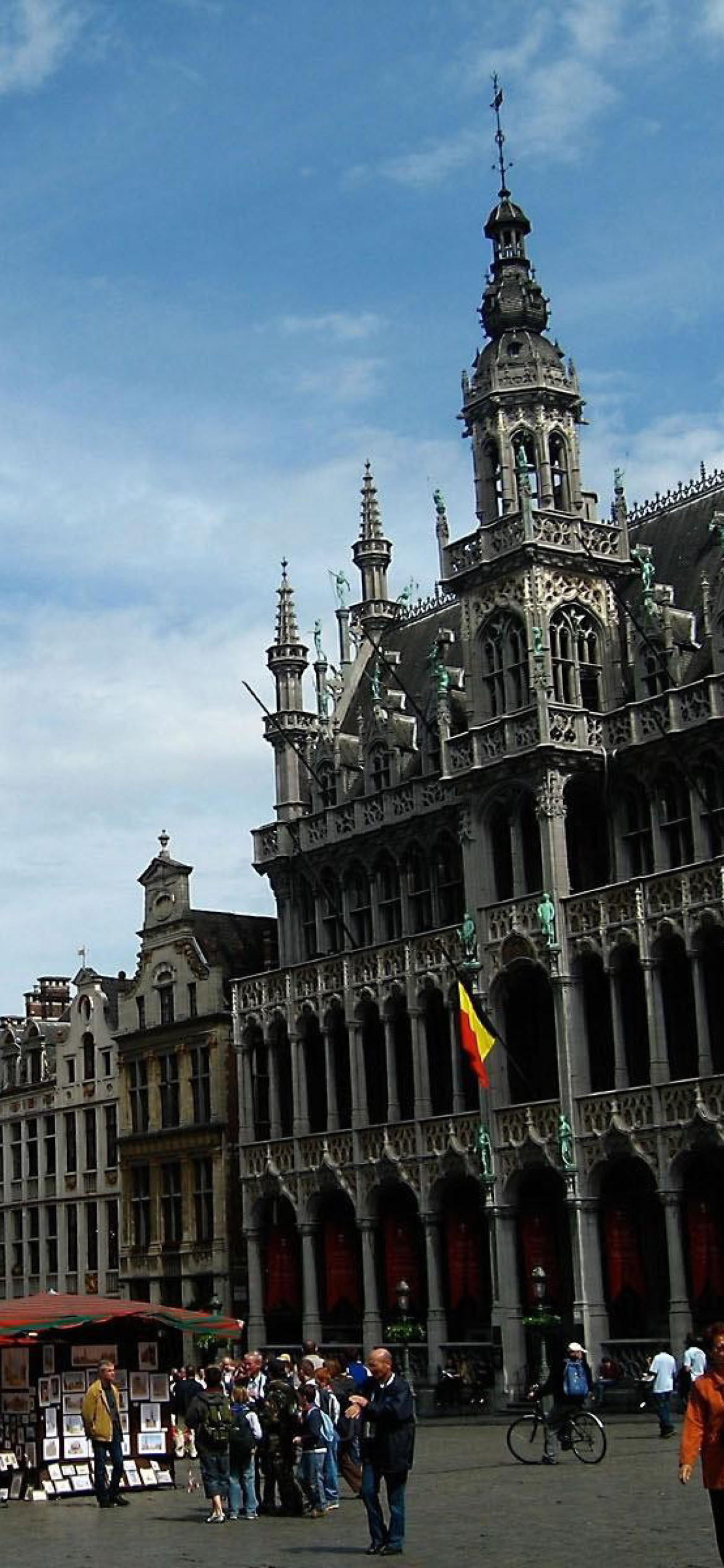 Обои Brussels Grand Place on Main Square 1170x2532