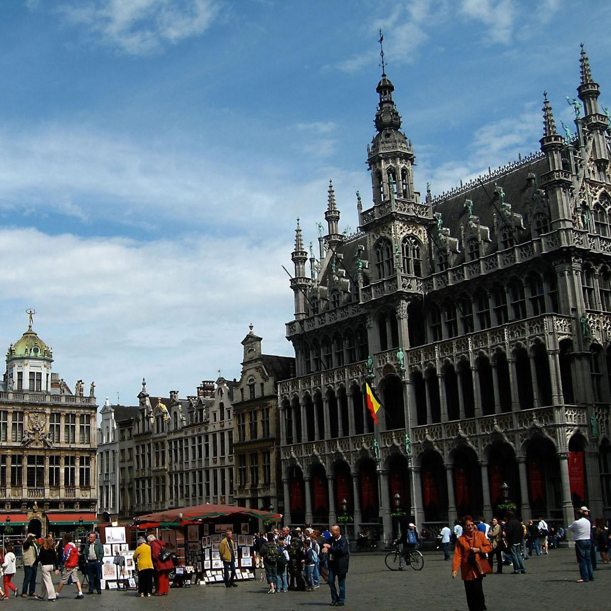 Das Brussels Grand Place on Main Square Wallpaper 2048x2048
