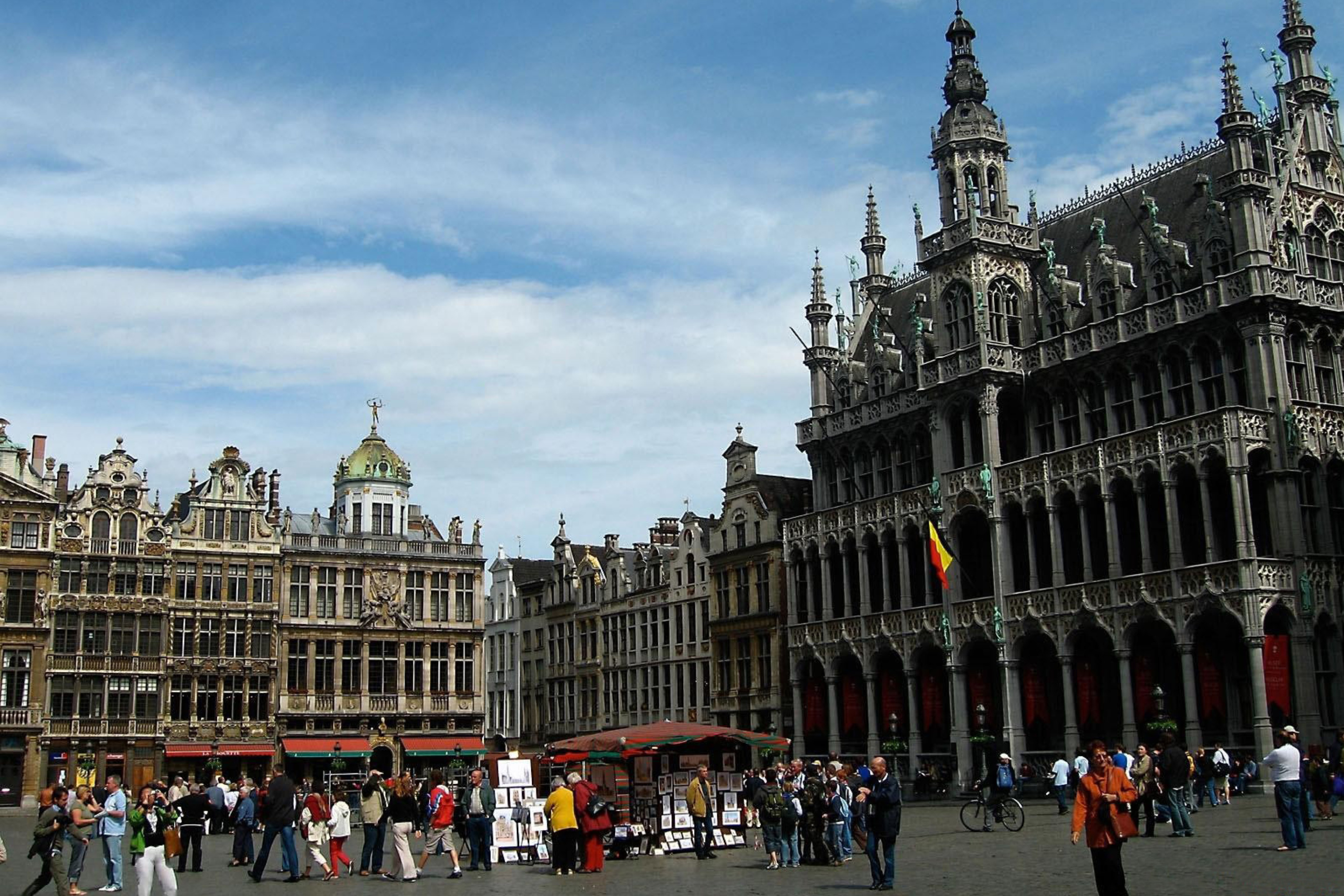 Brussels Grand Place on Main Square wallpaper 2880x1920