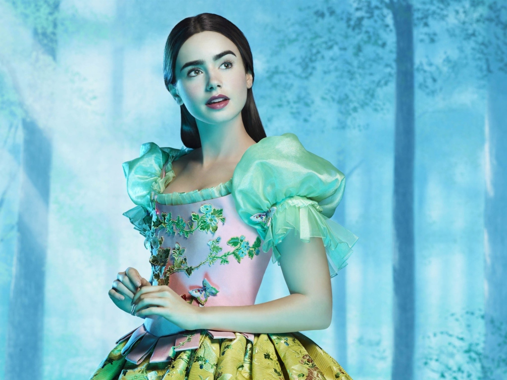 Обои Lilly Collins As Snow White 1024x768