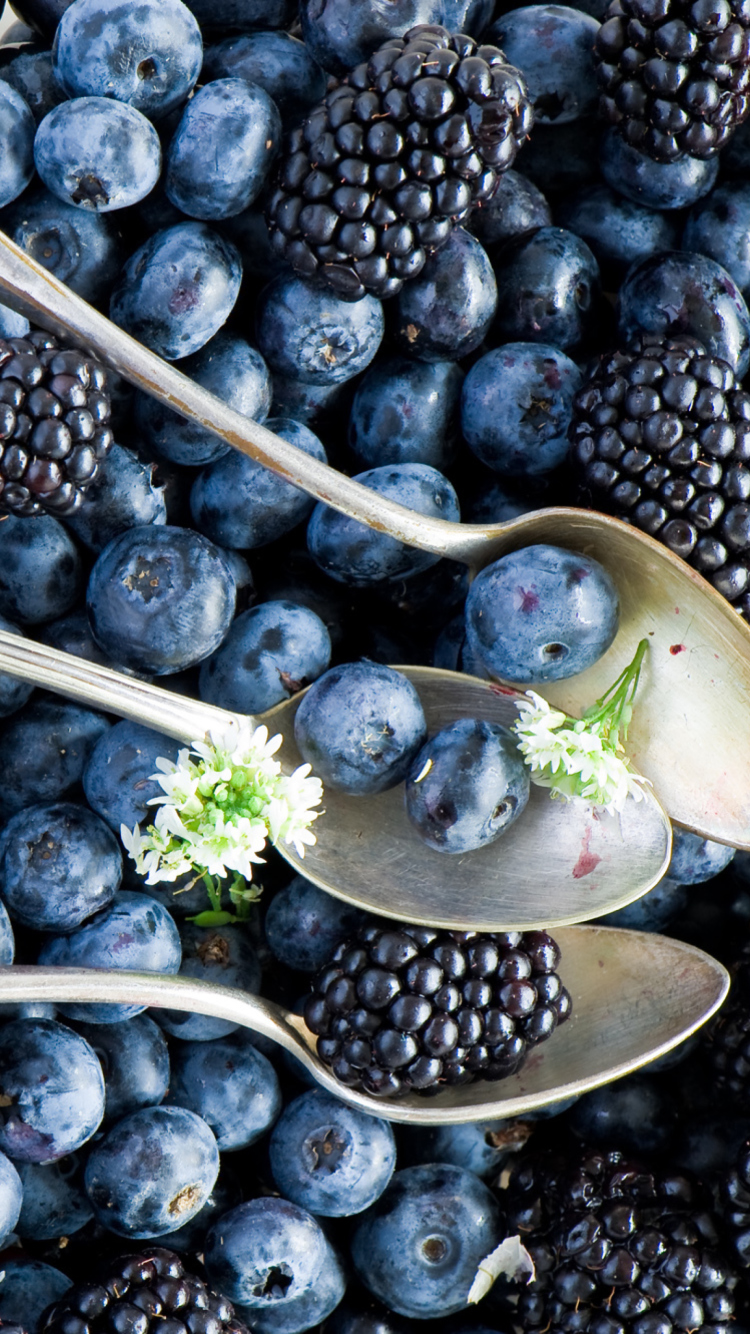 Das Blueberries And Blackberries Wallpaper 750x1334