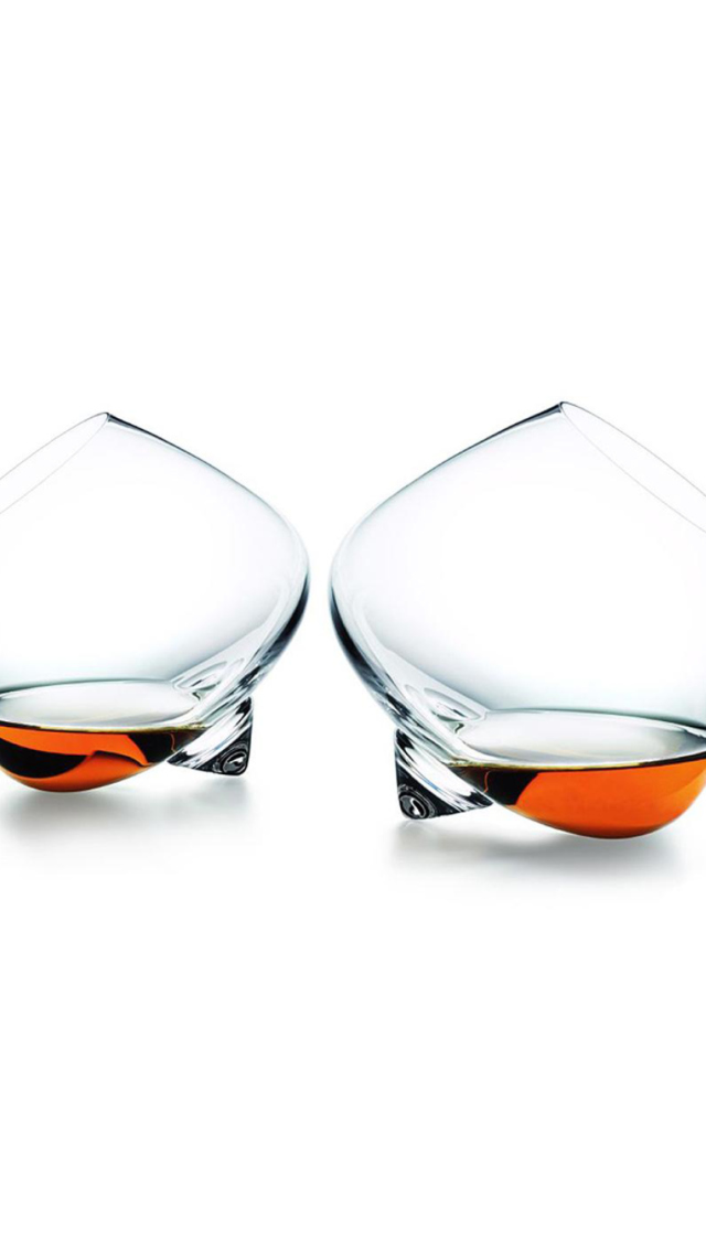 Das Cognac Glasses Wallpaper 640x1136