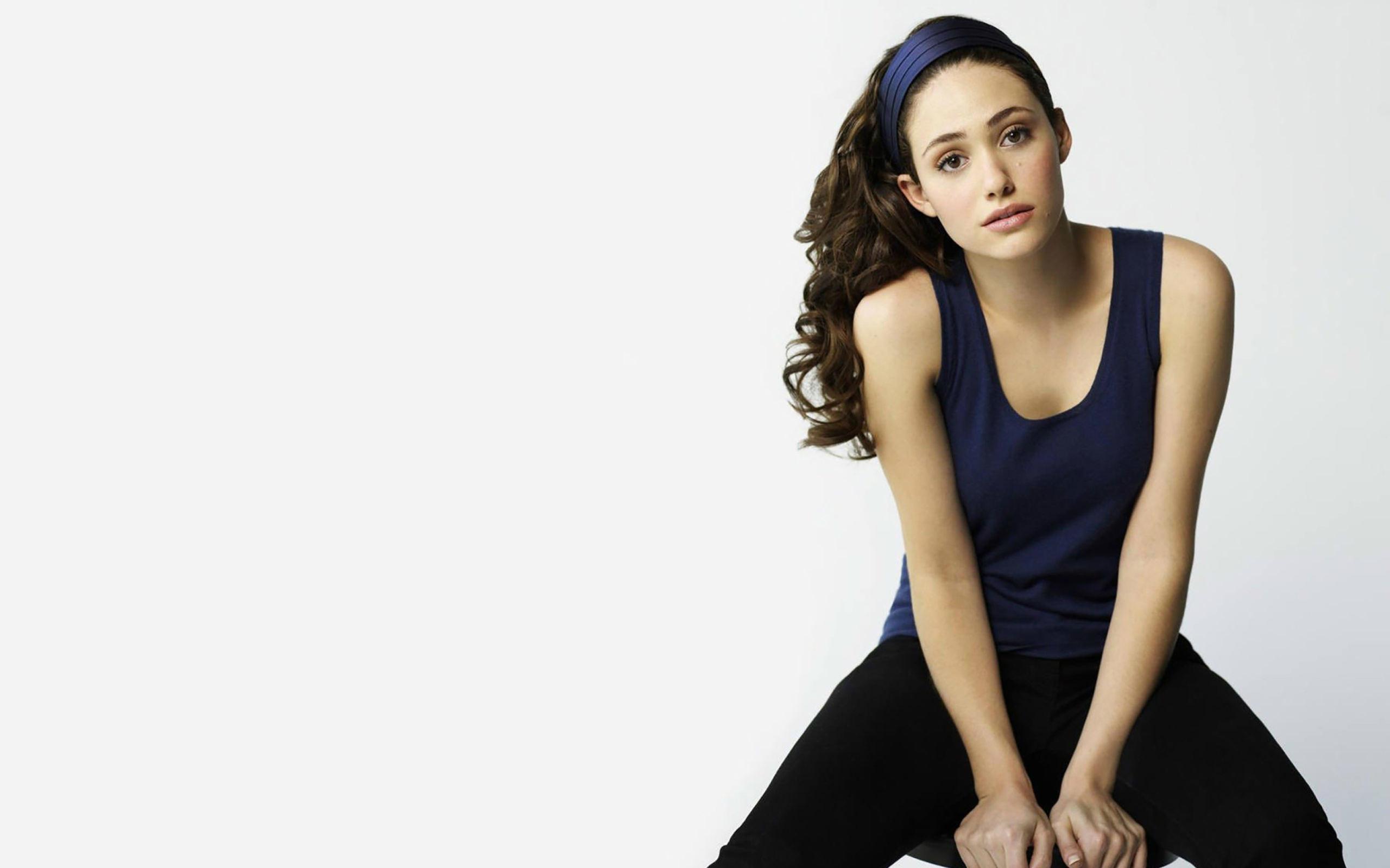 Screenshot №1 pro téma Emmy Rossum in Sweet Clothes 2560x1600