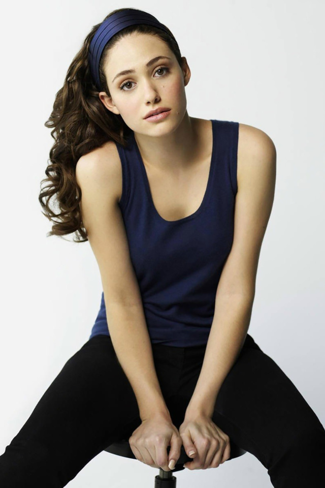 Fondo de pantalla Emmy Rossum in Sweet Clothes 640x960