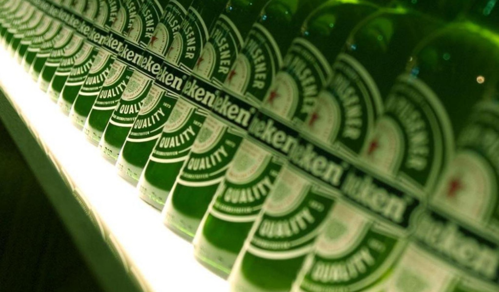 Обои Heineken Bottles 1024x600