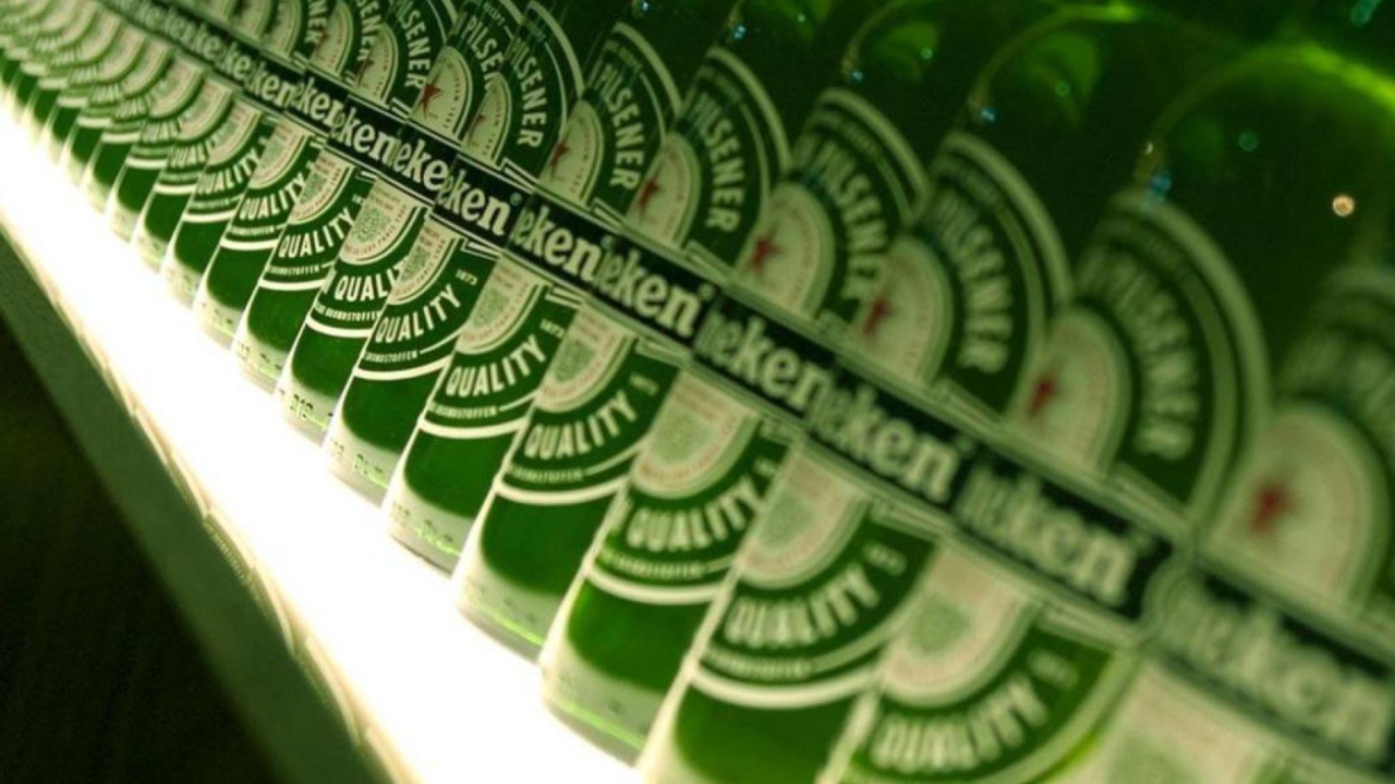 Fondo de pantalla Heineken Bottles 1280x720