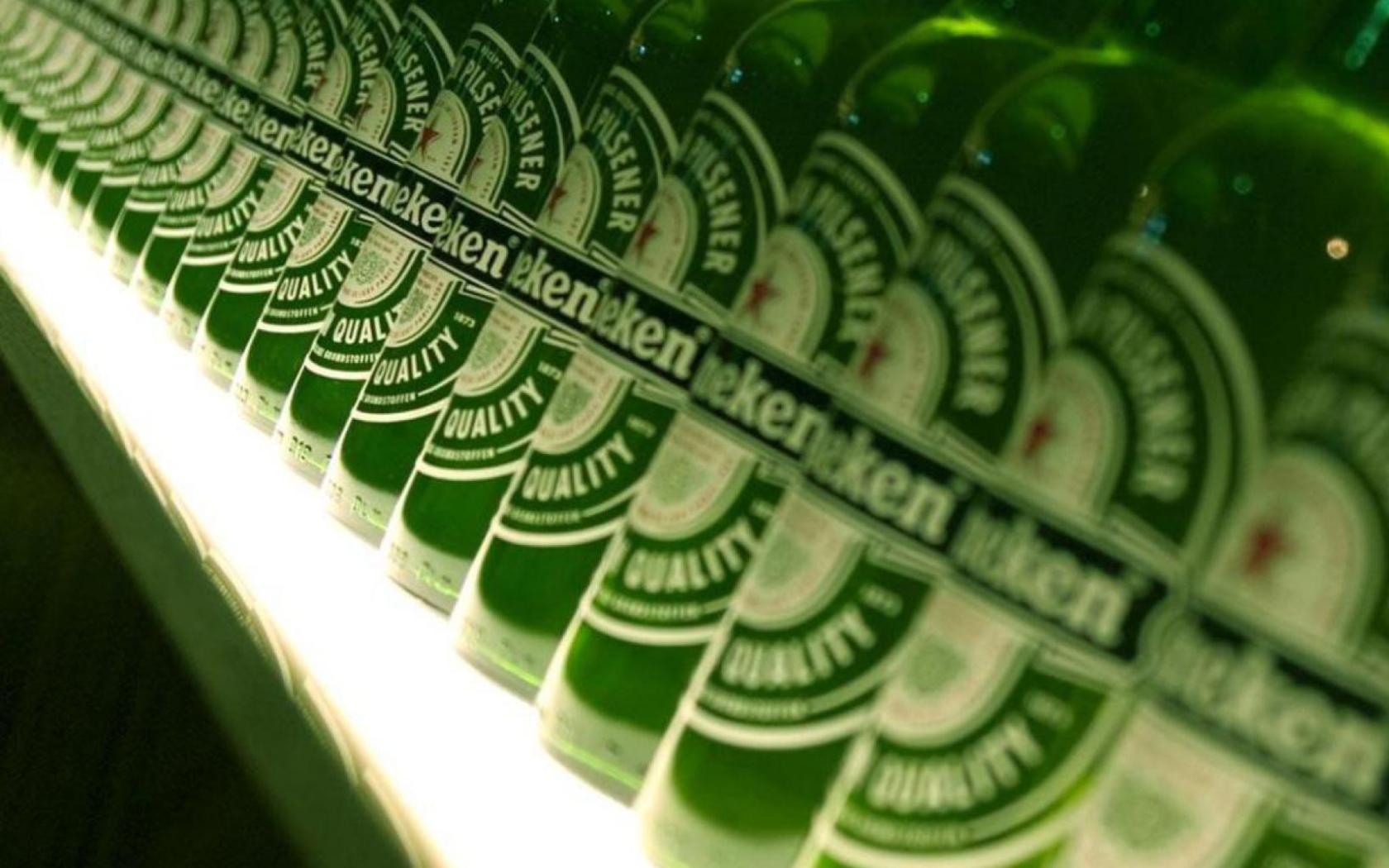 Screenshot №1 pro téma Heineken Bottles 1680x1050