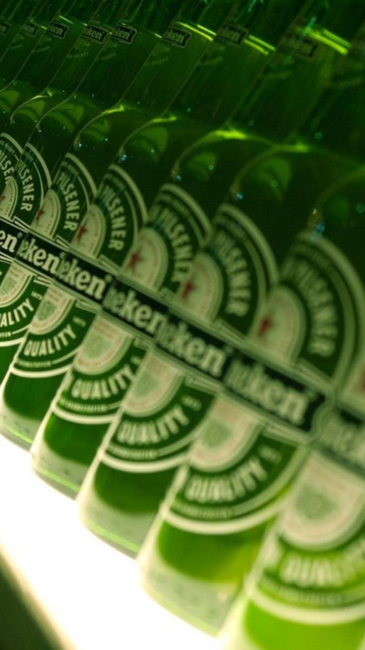 Обои Heineken Bottles 750x1334