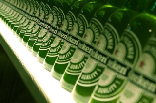 Heineken Bottles sfondi gratuiti per cellulari Android, iPhone, iPad e desktop