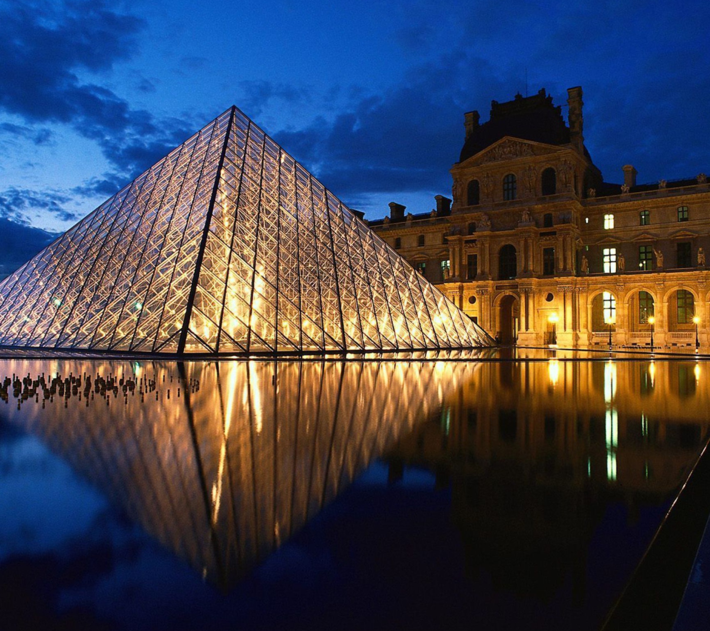 Обои Pyramid at Louvre Museum - Paris 1440x1280