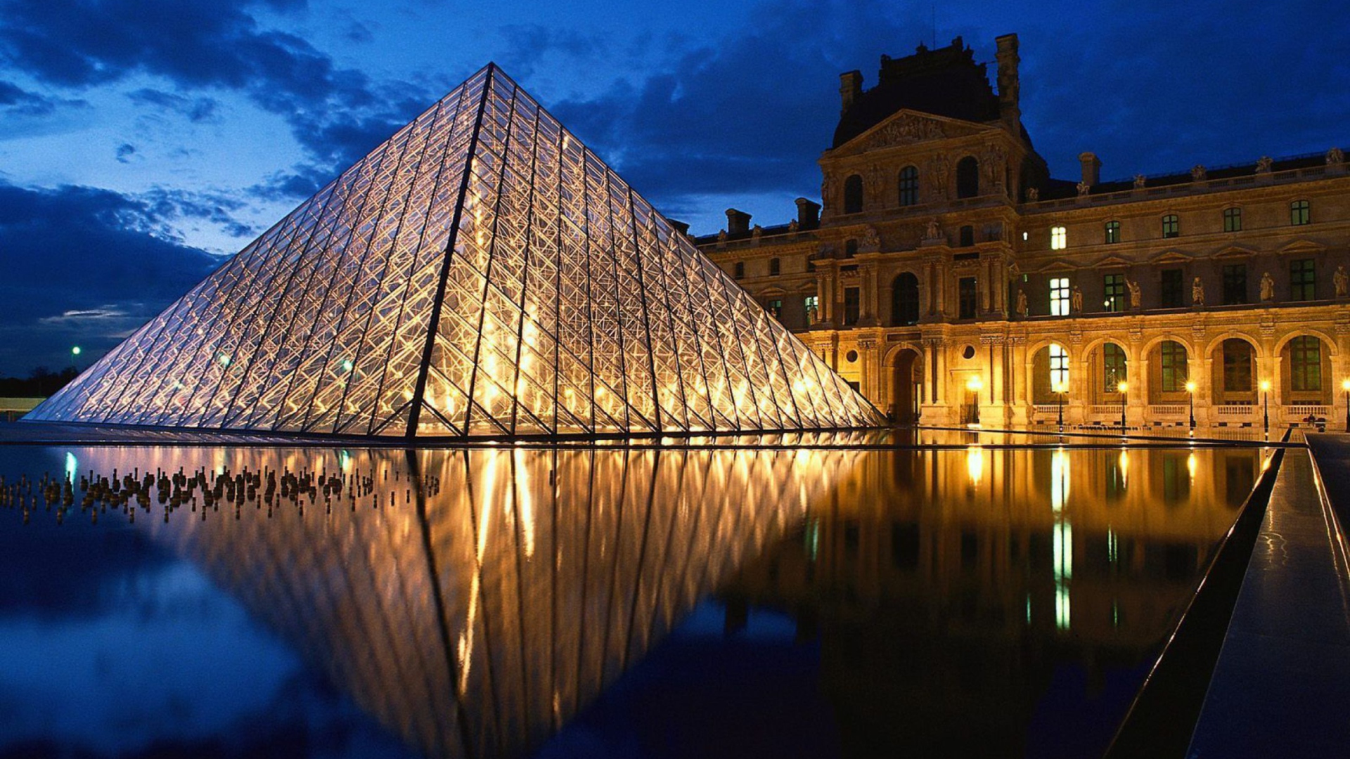 Обои Pyramid at Louvre Museum - Paris 1920x1080