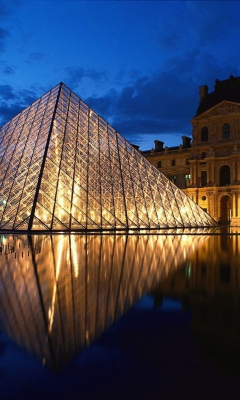 Fondo de pantalla Pyramid at Louvre Museum - Paris 240x400