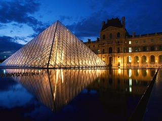 Обои Pyramid at Louvre Museum - Paris 320x240