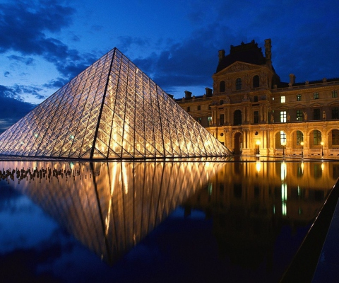 Обои Pyramid at Louvre Museum - Paris 480x400