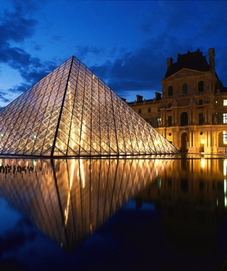 Pyramid at Louvre Museum - Paris - Obrázkek zdarma pro Nokia X2