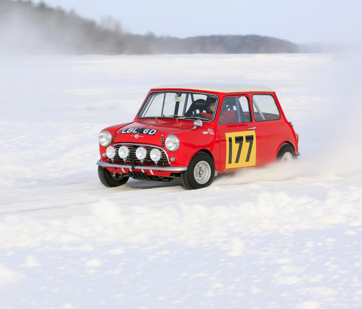 Das Red Mini In Snow Wallpaper 1200x1024