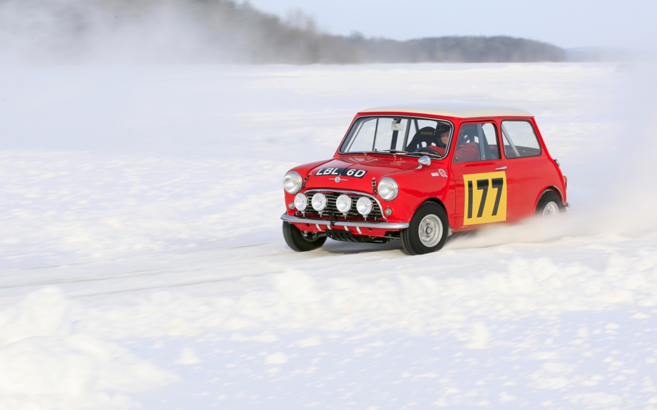 Red Mini In Snow wallpaper 1280x800