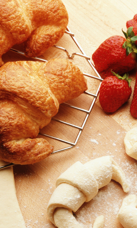 Croissants And Strawberries wallpaper 480x800