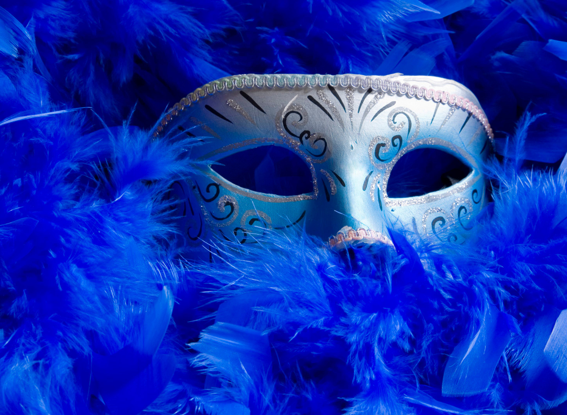 Mask And Feathers wallpaper 1920x1408