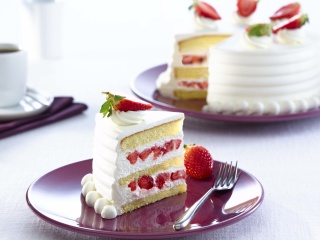 Das Fresh Strawberry Cake Wallpaper 320x240