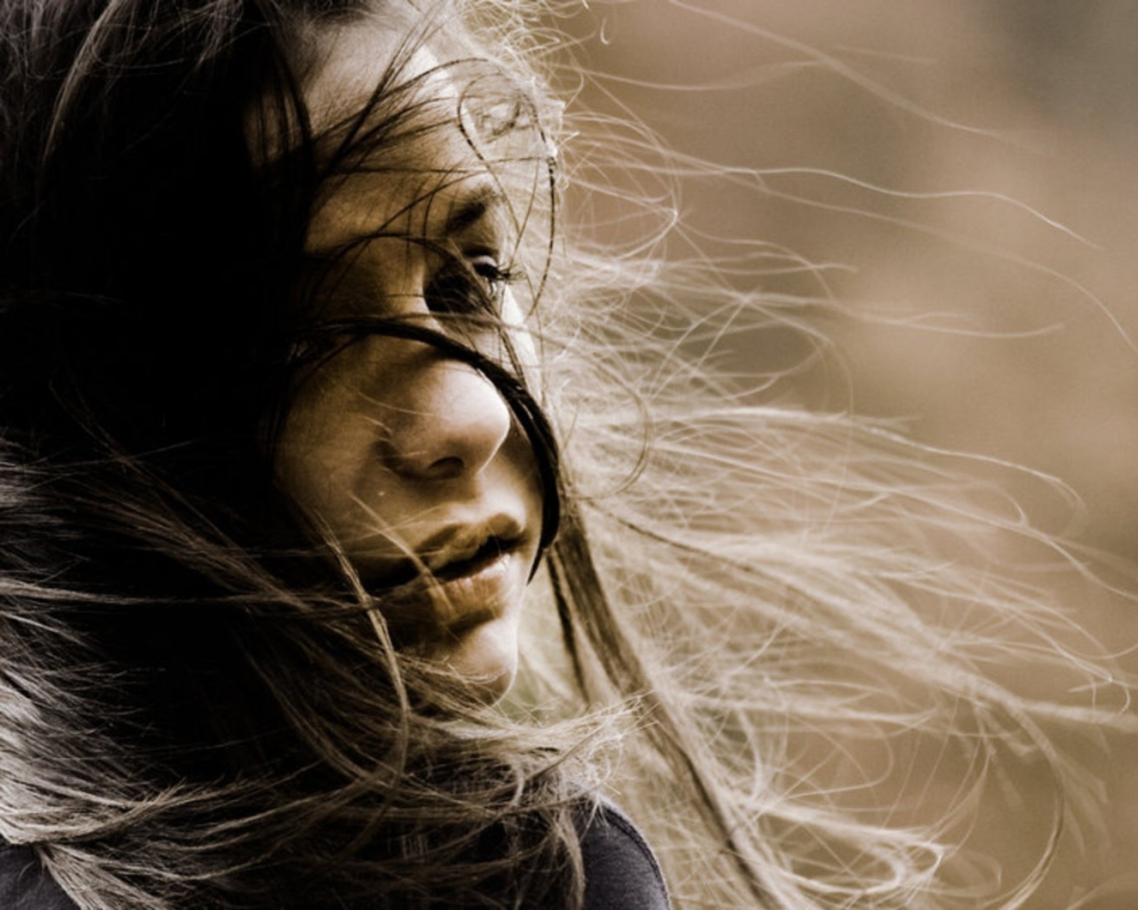 Beautiful Girl With Windy Hair screenshot #1 1280x1024