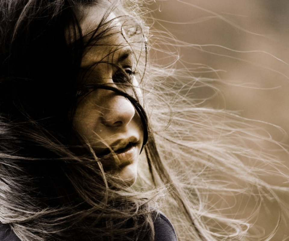 Beautiful Girl With Windy Hair screenshot #1 960x800