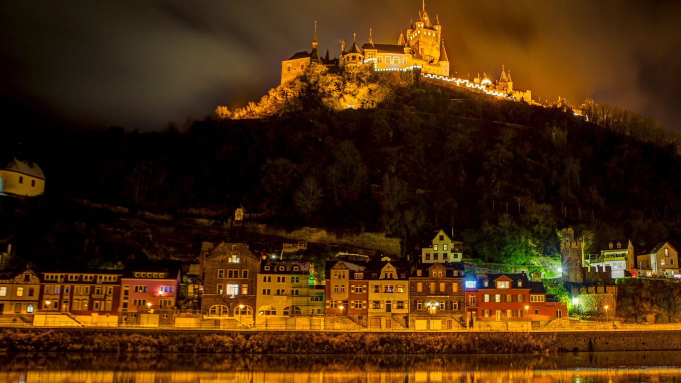 Sfondi Night Castle 1366x768