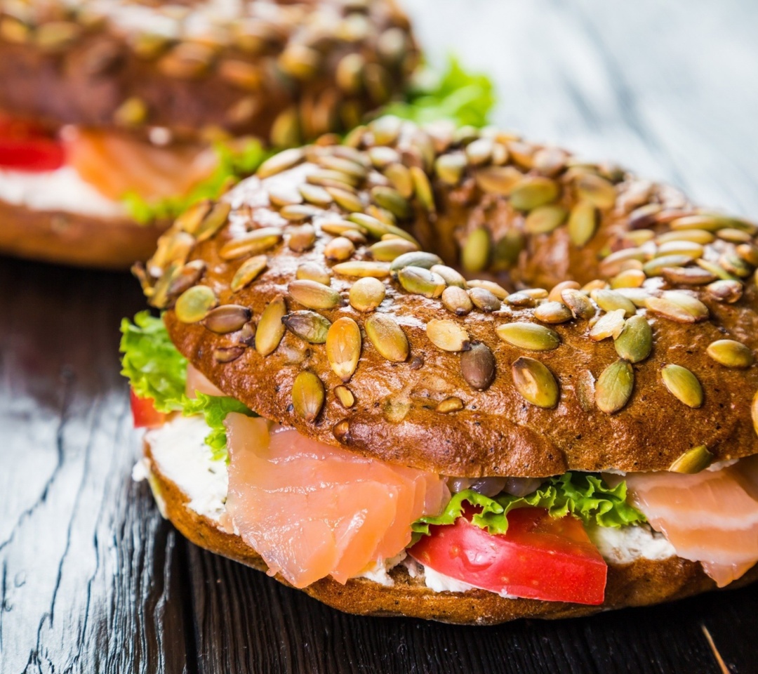 Fondo de pantalla Bagel with Salmon 1080x960