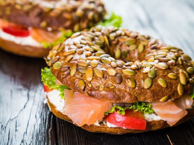 Bagel with Salmon wallpaper 640x480