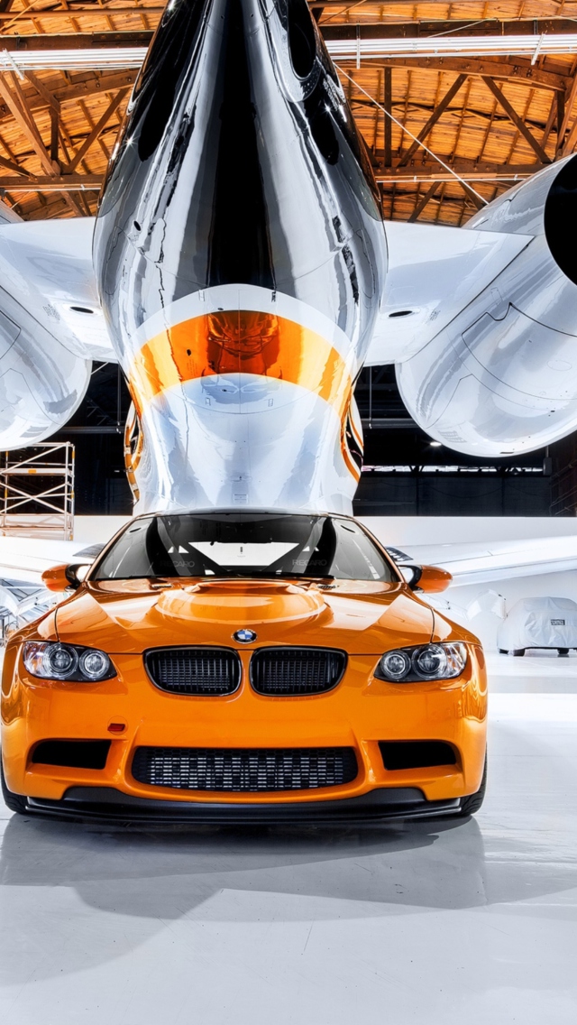 Sfondi Bmw In Hangar 640x1136