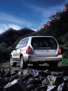 Das Subaru Forester Wallpaper 240x320