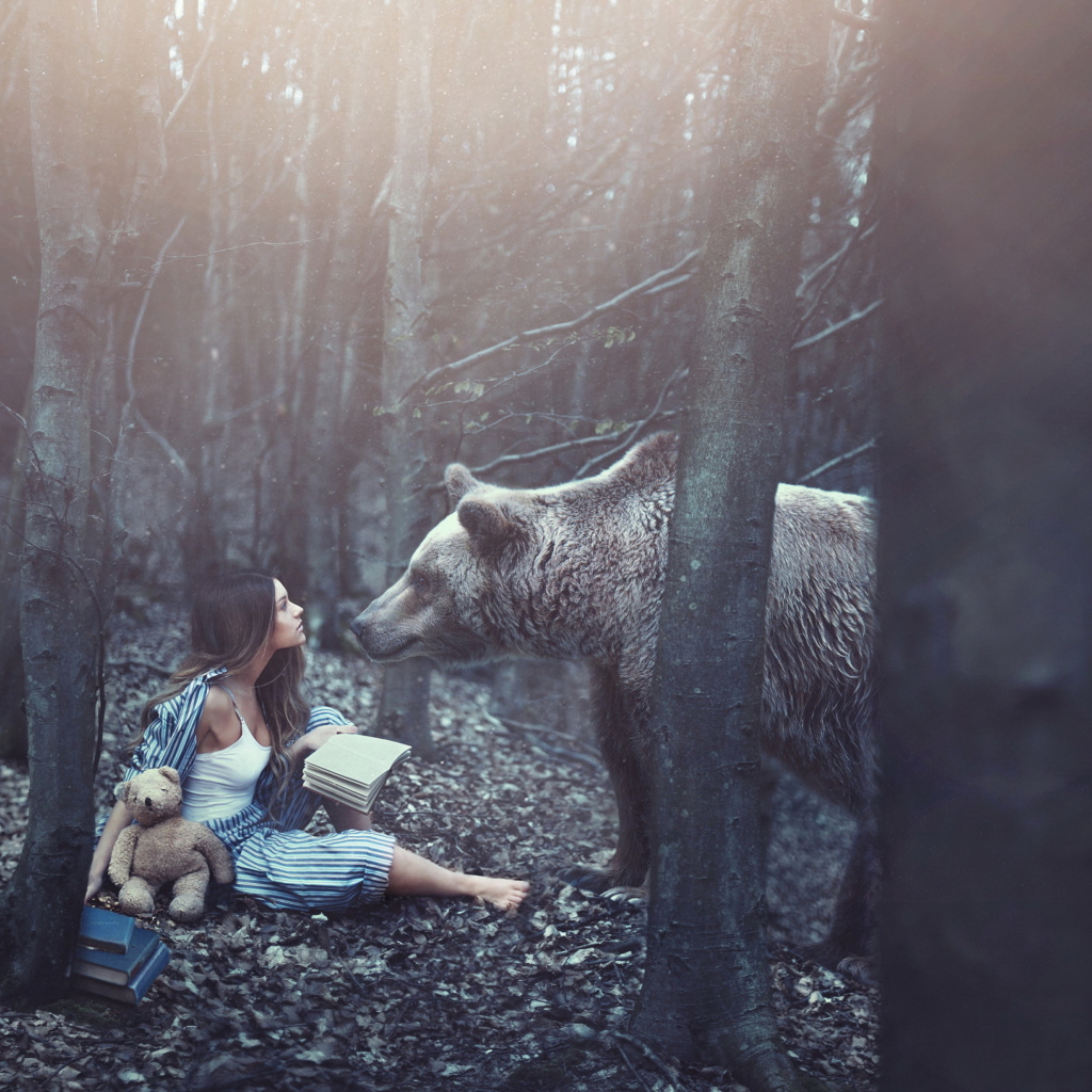 Fondo de pantalla Girl And Two Bears In Forest By Rosie Hardy Photographer 1024x1024