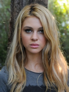 Fondo de pantalla Nicola Peltz Actress 240x320