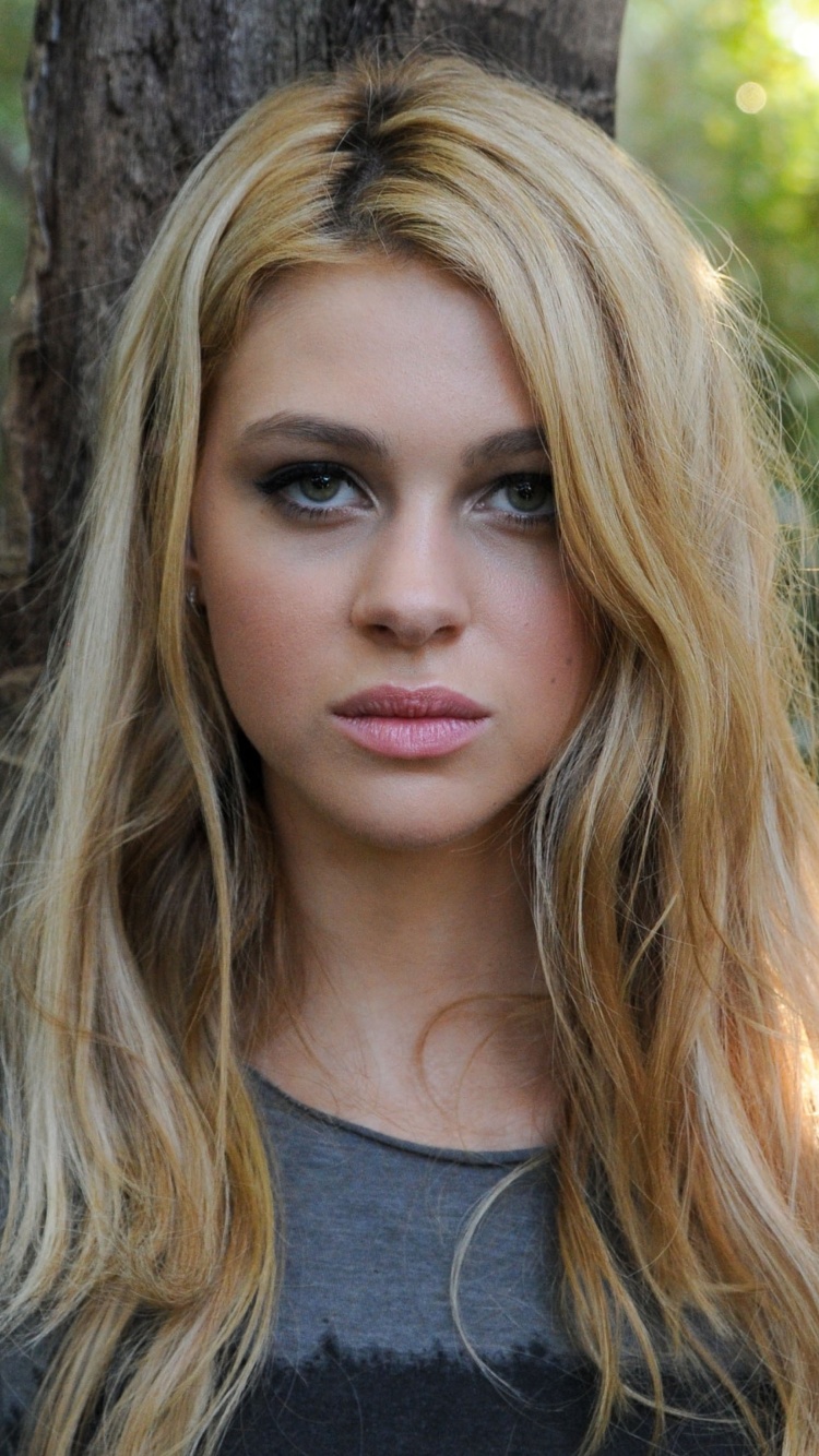 Sfondi Nicola Peltz Actress 750x1334