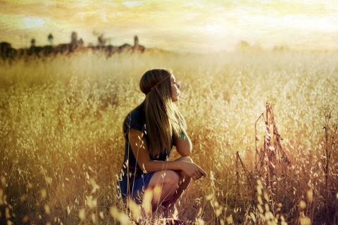 Blonde Girl In Summer Field wallpaper 480x320