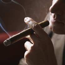 Das Smoke a Cigar Wallpaper 208x208