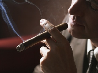 Screenshot №1 pro téma Smoke a Cigar 320x240