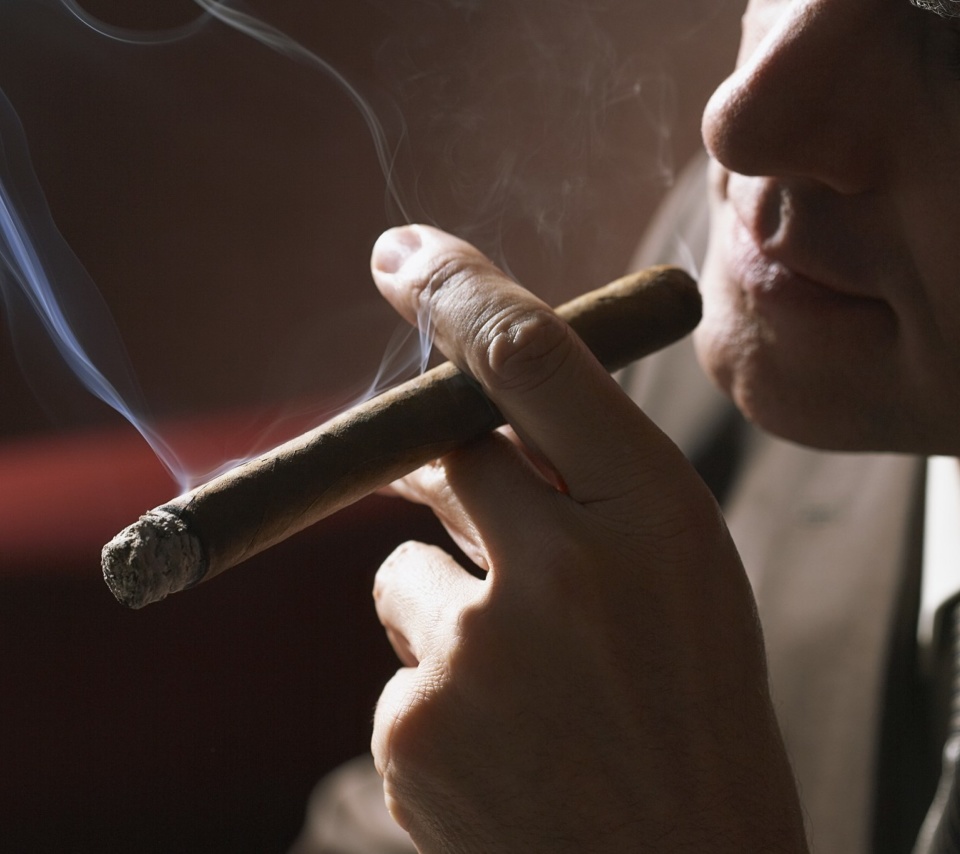 Fondo de pantalla Smoke a Cigar 960x854