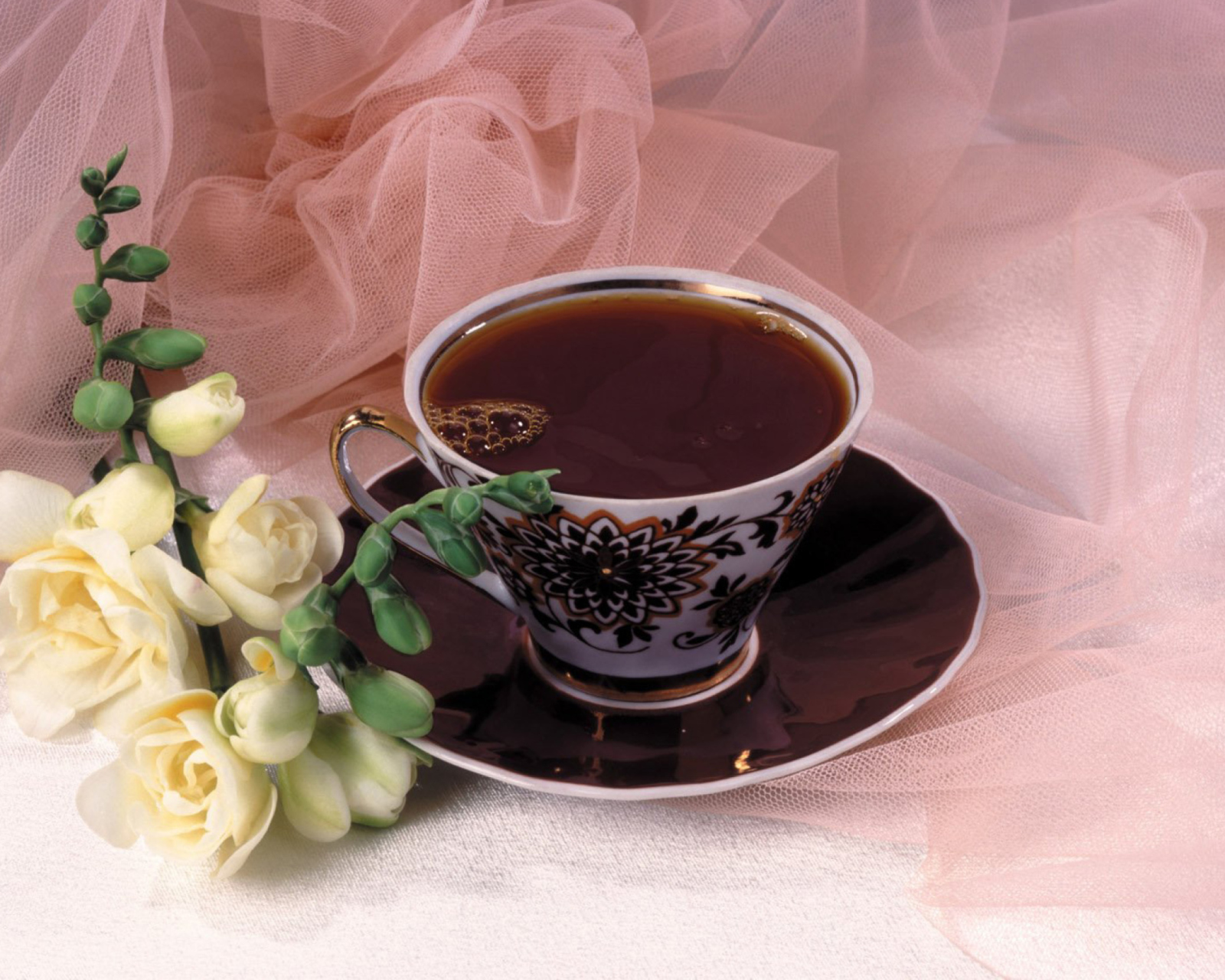 Roses And Coffee wallpaper 1600x1280
