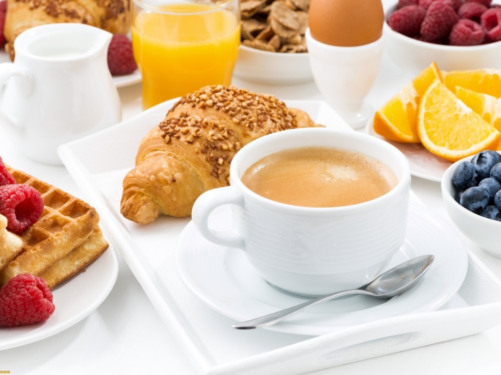 Fondo de pantalla Croissant, waffles and coffee 1024x768